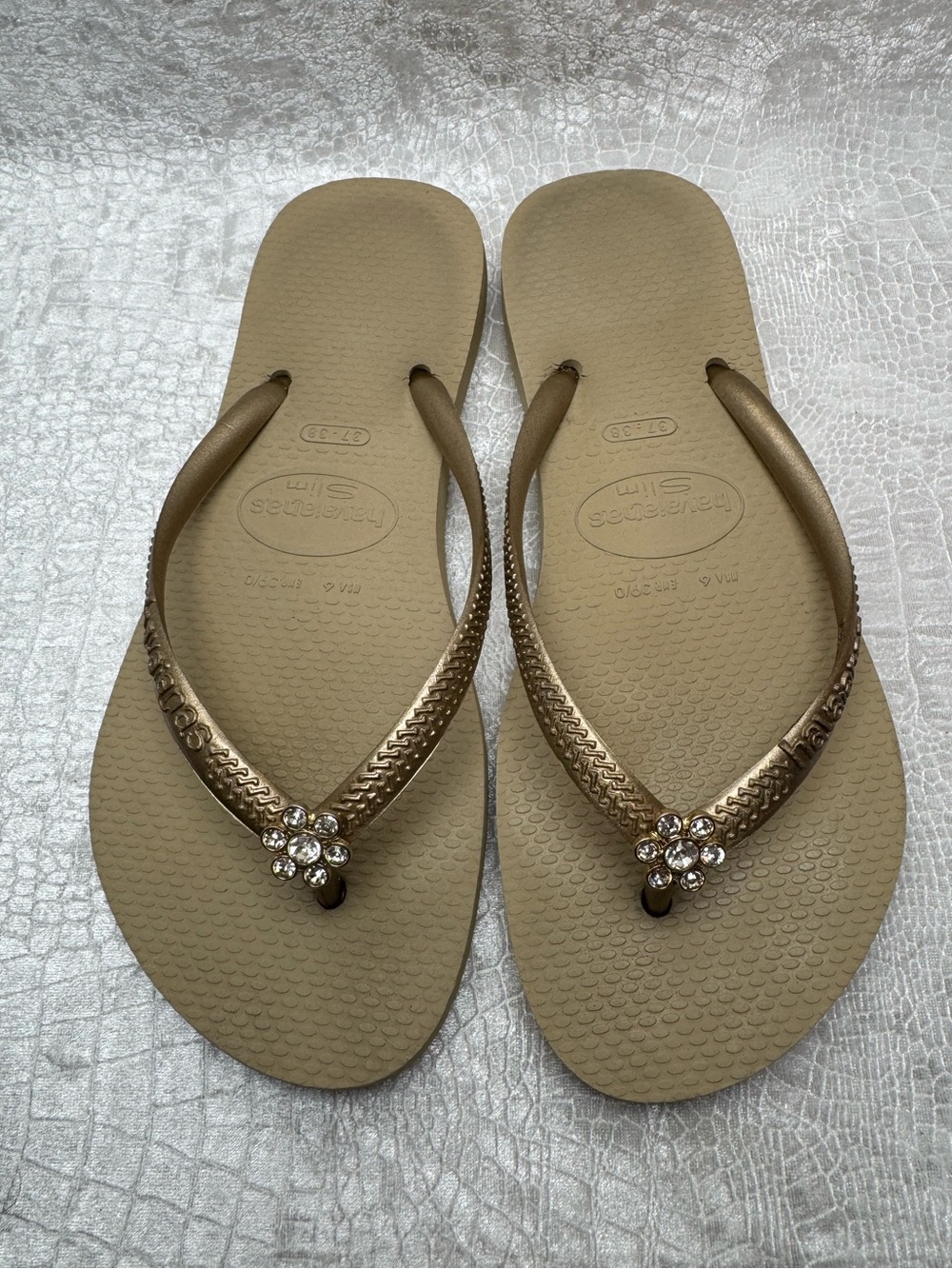 Havaianas Slim Crystal Flower Flip Flop, Women’s size 7/8, see description